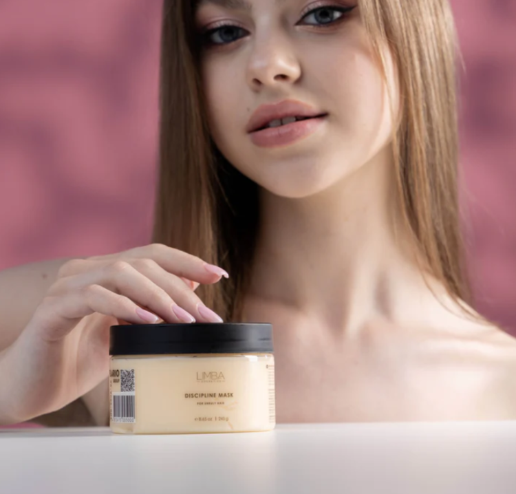 Limba Discipline Mask, maska wygładzająca i ułatwiająca rozczesywanie do włosów niesfornych, Limba Cosmetics, 245g