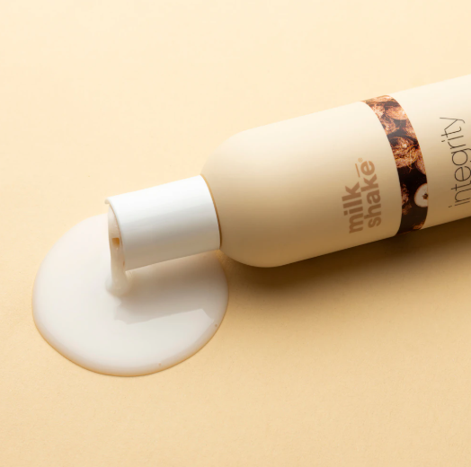 Szampon Odżywczy do Włosów Integrity Nourishing - Milk Shake.png